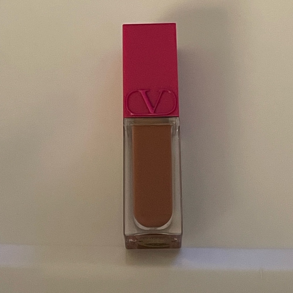 Valentino Puffer Complex Lip Plumper Gloss in Shade 122A-“Warm It Up”